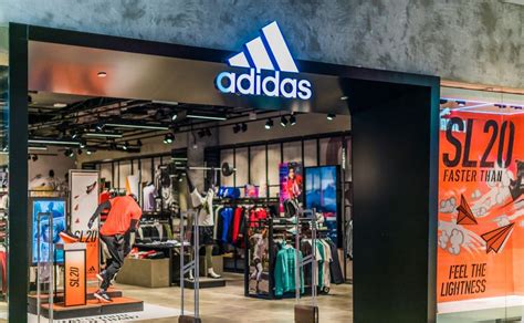 empleo adidas